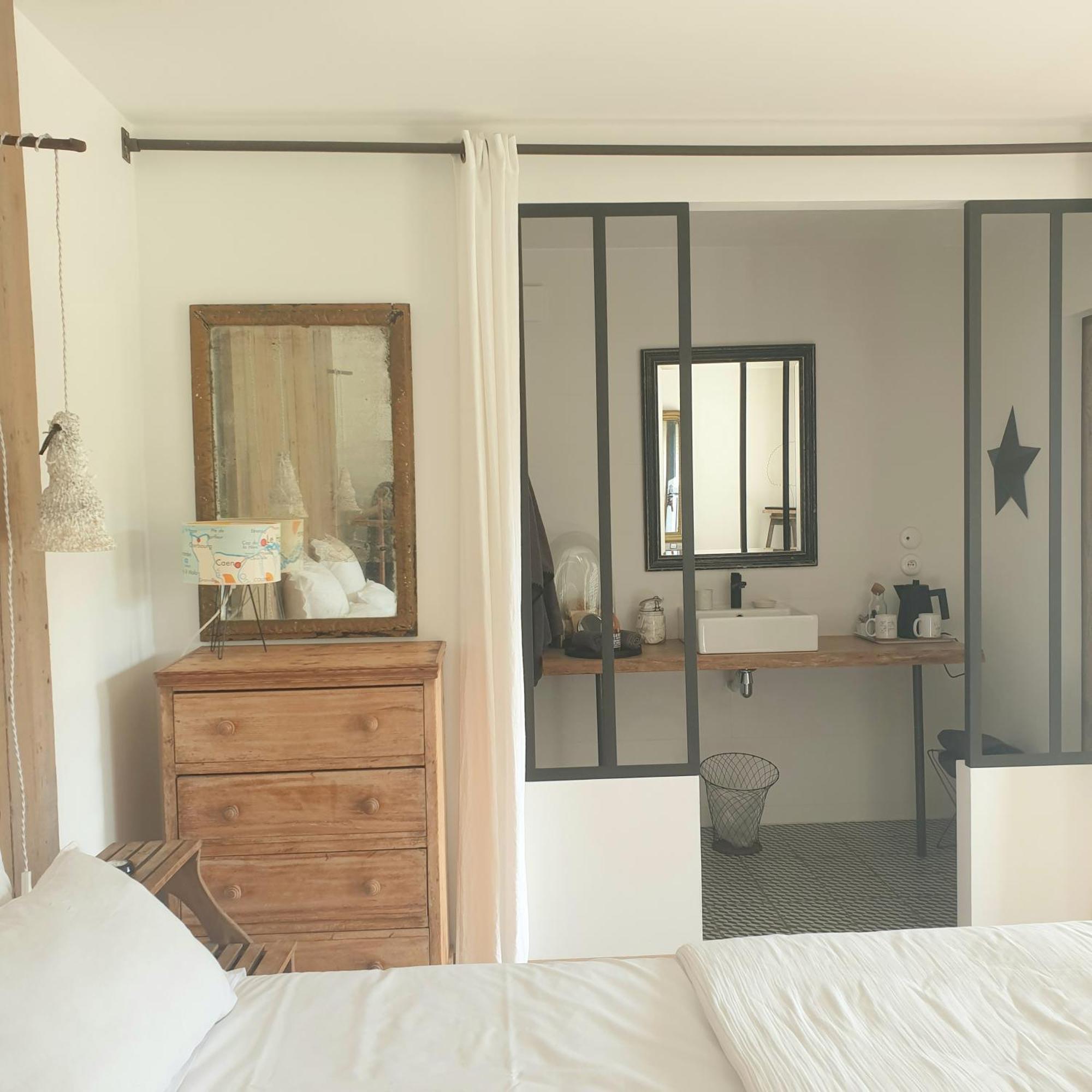 Par Hasard Ou Pas Bed & Breakfast Saint-Martin-aux-Chartrains ภายนอก รูปภาพ